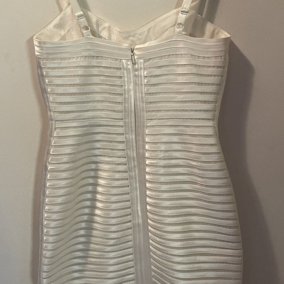 BCBGMAXAZRIA White Gardenia Rivas Bandage Cocktail Dress.   Size 8 - Picture 3 of 3